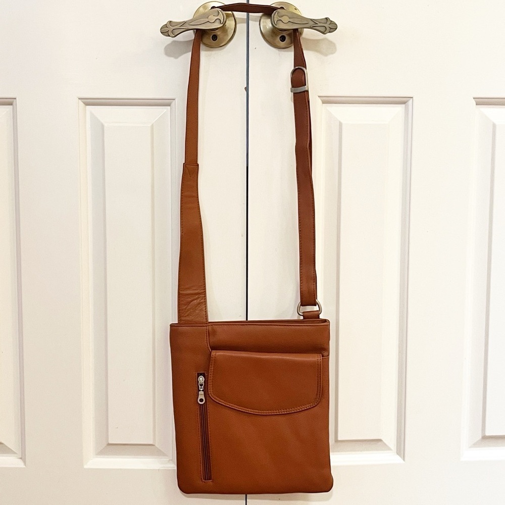 Paul & Taylor USA Caramel Brown Leather Crossbody Bag adjustable strap. Like new - Picture 4 of 12